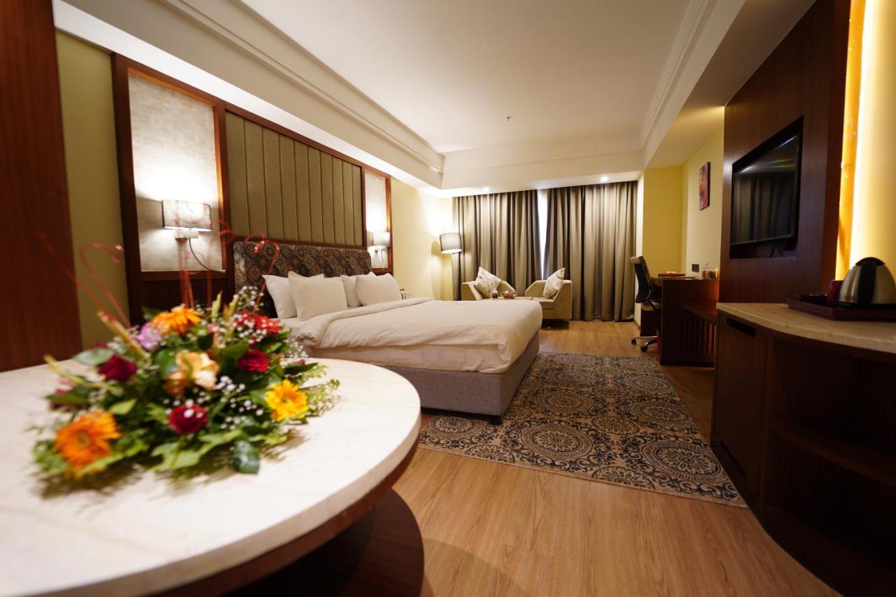 Babylon Capital Hotel Raipur  Ngoại thất bức ảnh