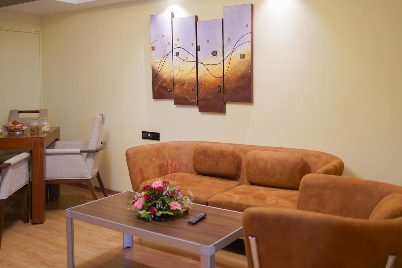 Babylon Capital Hotel Raipur  Ngoại thất bức ảnh